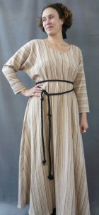G500: Beige stripes 12th century gown