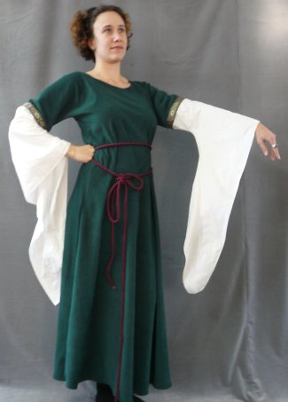 G505:  Hunter Green 12th Century Gown