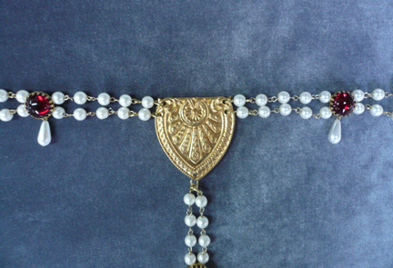 Tudor pearl ruby metal belt
