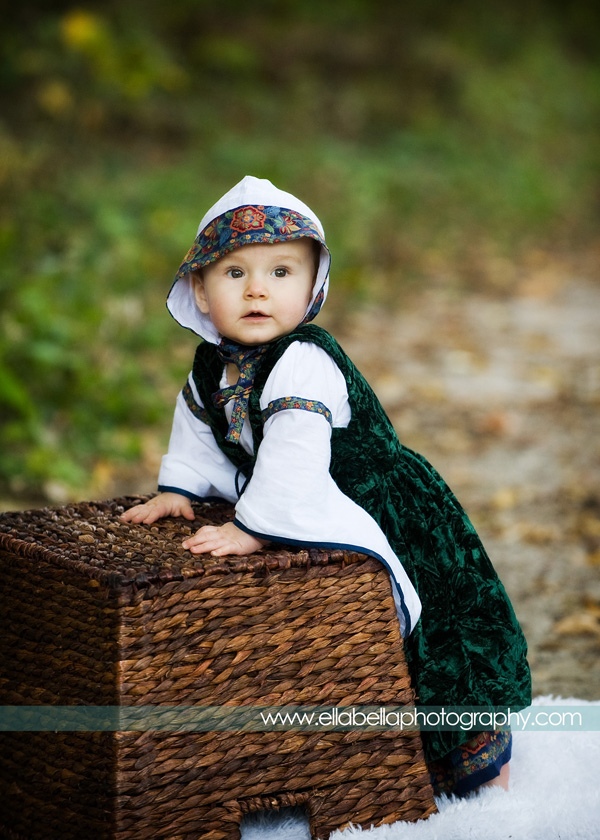 Child tudor garment. Custom medivial costume for toddler