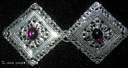 Filigree Diamond<br>w/Sm Purple glass Silvertone