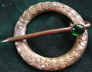 Laurel Ring Pennanular
