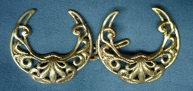 Filigree Crescent Upturned