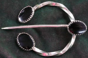 Twisted Black Stone Pennanular